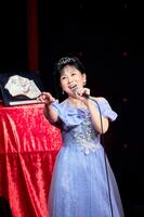 ４０周年記念ライブで歌う西村知美