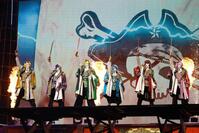 「ＡＭＰＴＡＫ海賊団ｘレインボーロード中88％」で新衣装を披露