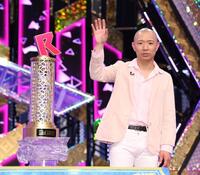 Ｒ-１グランプリ２０２６を制し喜ぶ今井らいぱち（撮影・金田祐二）