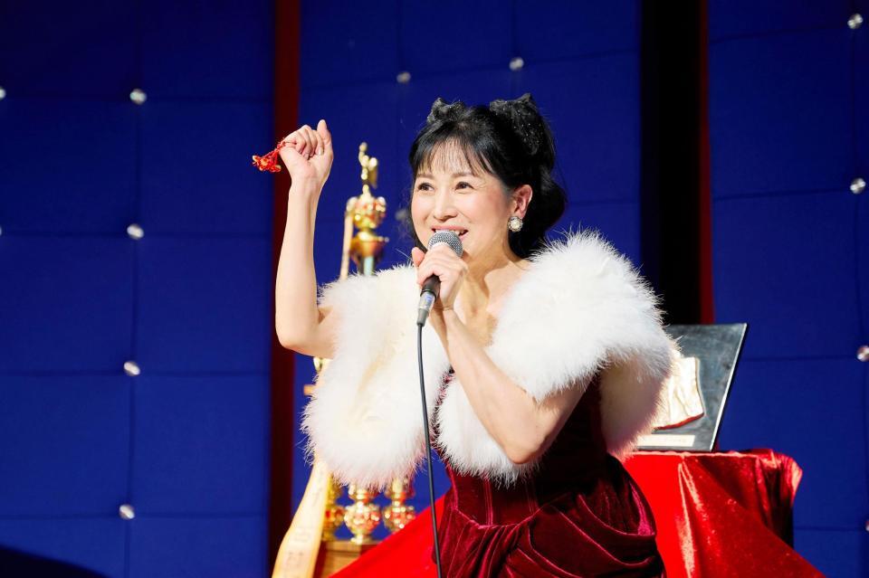 ４０周年記念ライブで「Ｂｌｕｅｂｅｒｒｙ　Ｊａｍ」を歌う西村知美