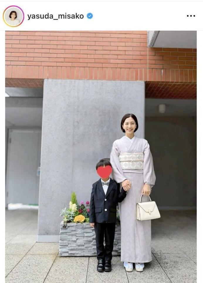 次男の卒園式で。安田美沙子のインスタグラム＠ｙａｓｕｄａ＿ｍｉｓａｋｏより