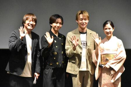 　舞台あいさつに登場した原因は自分にある。の長野凌大（左から２人目）。（左から）大山晃一郎監督、パク・ユチョン、星野奈緒