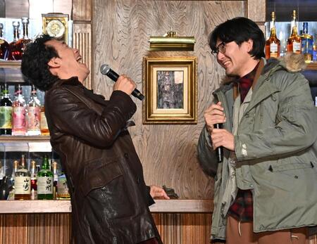 松田龍平（右）の返答に大爆笑する大泉洋（撮影・持木克友）