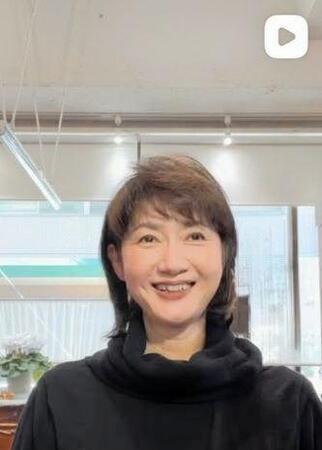 治療で抜けた髪も綺麗に生えそろった古村比呂。２月７日付のインスタグラム＠ｈｉｒｏｋｏｍｕｒａ１１２４より