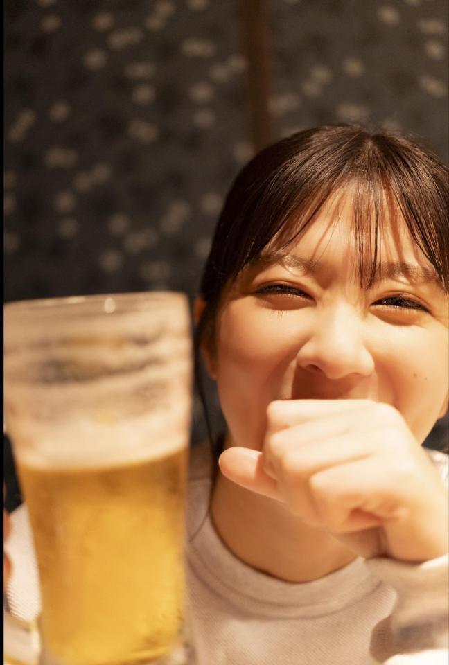 清水麻璃亜１ｓｔ写真集「あしたも隣に」ⓒＫＡＤＯＫＡＷＡ／撮影：佐藤佑一