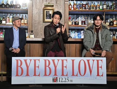 記者の質問に答える（左）から白石和彌監督、大泉洋、松田龍平（撮影・持木克友）