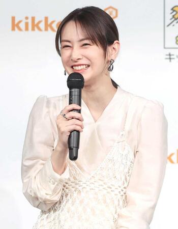 笑顔を見せる北川景子