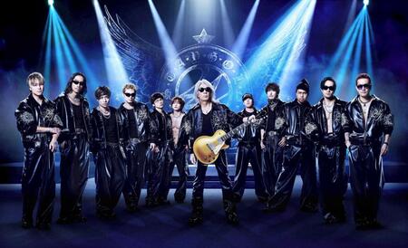 ＥＸＩＬＥと初コラボを果たしたＢ’ｚ・松本孝弘（中央）