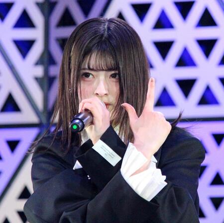 ポーズを決めるＷＨＩＴＥ　ＳＣＯＲＰＩＯＮのＨＡＮＮＡ