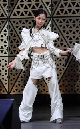 ライブを盛り上げたＷＨＩＴＥ　ＳＣＯＲＰＩＯＮのＣＯＣＯ