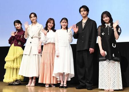 　共演する（左から）さとうほなみ、松井愛莉、磯山さやか、北香那、新原泰佑、莉子（撮影・園田高夫）