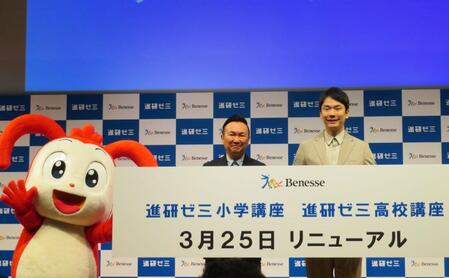 会見した、かまいたちの山内健司（左）と濱家隆一