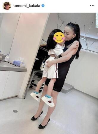 大減量した華原朋美。２５年９月７日付のインスタグラム＠ｔｏｍｏｍｉ＿ｋａｋａｌａより 