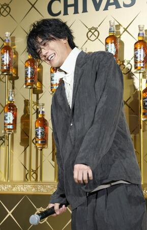 笑顔で取材に応じる赤西仁＝ＧｉｎｚａＮｏｖｏ（撮影・金田祐二）