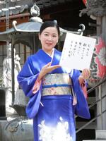 撮影に応じるカン・ハンナ＝大圓寺
