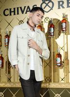 ポーズをきめるＵＴＡ＝ＧｉｎｚａＮｏｖｏ（撮影・金田祐二）