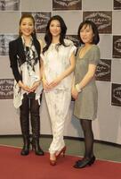 ドラマをＰＲした（左から）平原綾香、田中麗奈、脚本家の大森美香氏＝１３年２月
