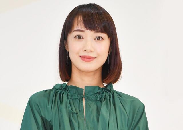 テレ朝アナ長女が卒園式　制服激カワ