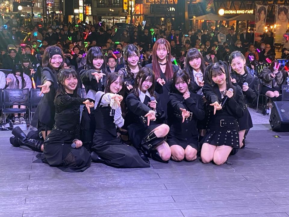 記念撮影するＷＨＩＴＥ　ＳＣＯＲＰＩＯＮ