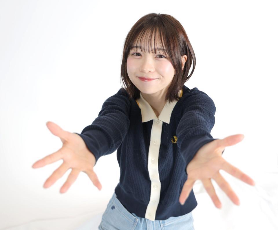 アイドルやグラビアと活躍の場を広げる池本しおり＝東京・木場のデイリースポーツ（撮影・西岡正）