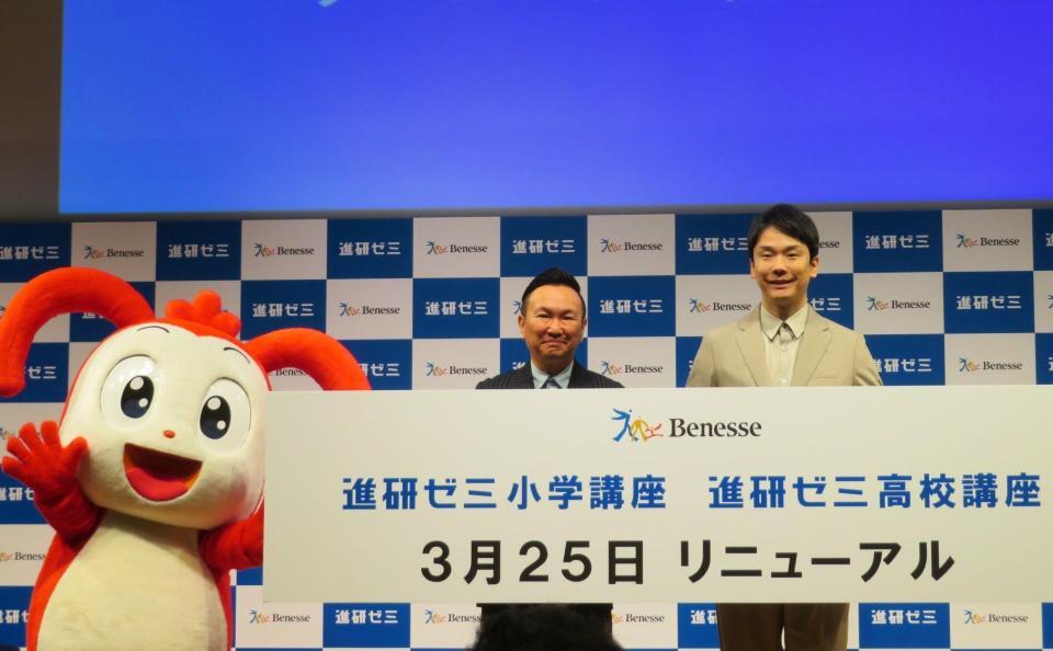 会見した、かまいたちの山内健司（左）と濱家隆一