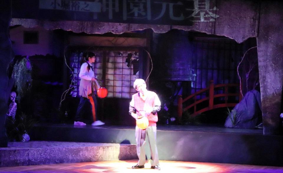 舞台小説「奇喜怪快」の公開舞台稽古に臨んだ２丁拳銃・小堀裕之