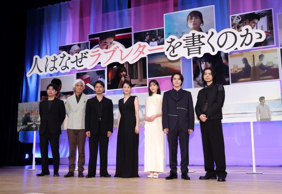 完成披露試写会に登壇した（左から）石井裕也監督、佐藤浩市、妻夫木聡、綾瀬はるか、當真あみ、細田佳央太、菅田将暉＝２３日