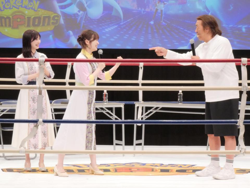 リング上で相まみえる（左から）武藤小麟と武藤十夢、長州力