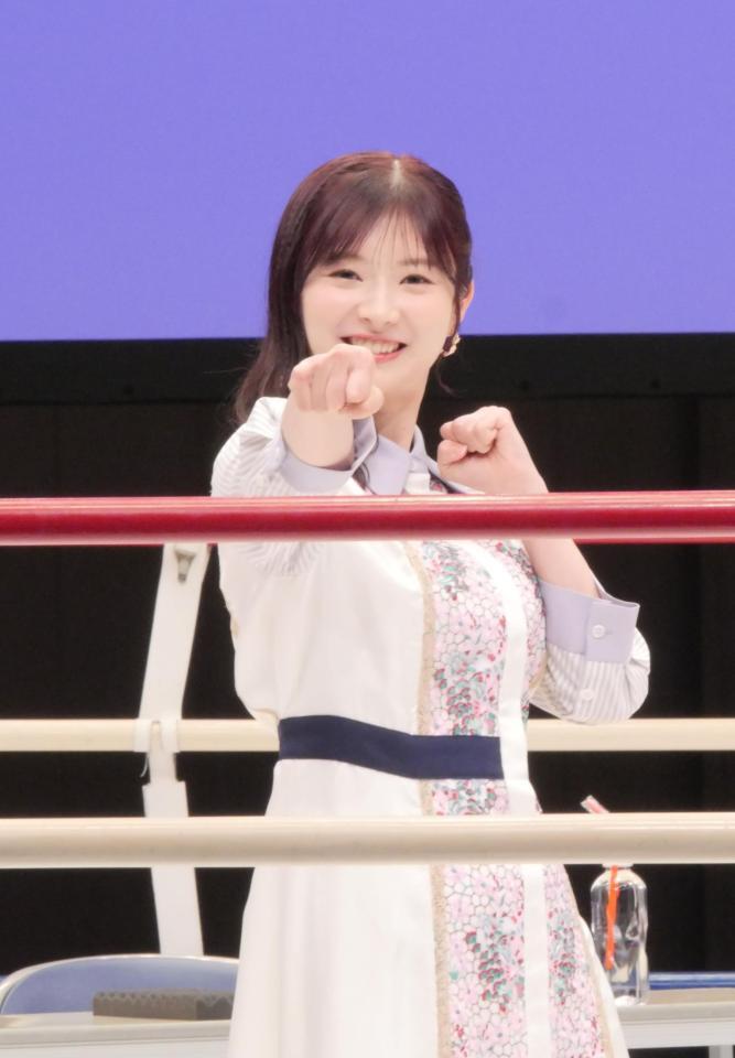 リングイン後、拳を前に出してアピールする武藤十夢