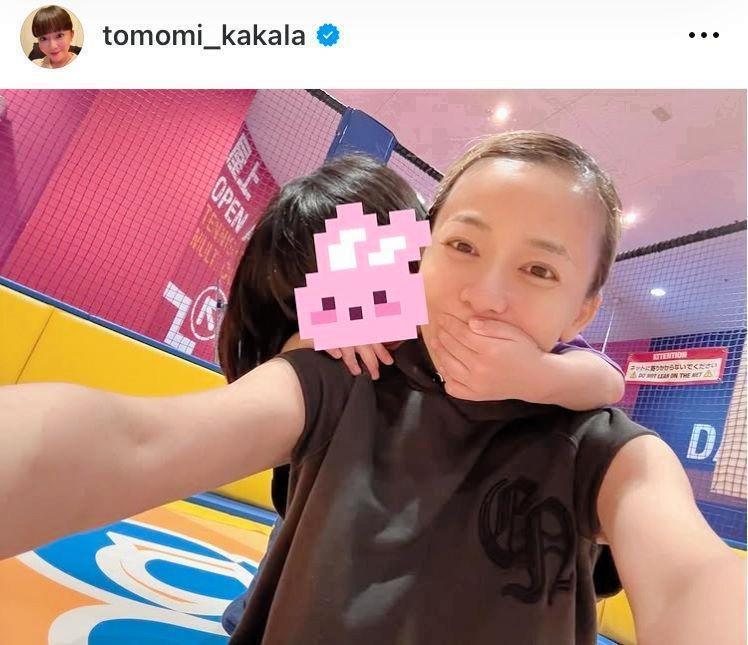 ２５年７月２７日付の華原朋美のインスタグラム＠ｔｏｍｏｍｉ＿ｋａｋａｌａより