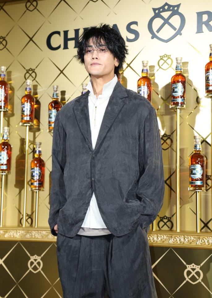 ポーズをきめる赤西仁＝ＧｉｎｚａＮｏｖｏ（撮影・金田祐二）