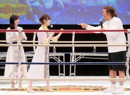 　リング上で相まみえる（左から）武藤十夢＆武藤小麟と長州力