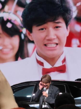 初代「マーチ」ＣＭ出演の映像とともに登場した近藤真彦（２６年１月）