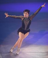アイスショーで演技する本田望結＝２０２２年４月