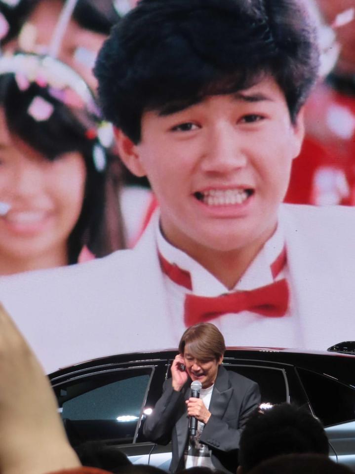 初代「マーチ」ＣＭ出演の映像とともに登場した近藤真彦（２６年１月）