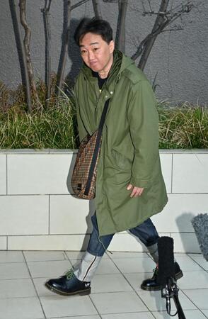 ホリプロ本社に出社したスピードワゴン・小沢一敬（撮影・持木克友）