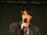 ライブを行った平松賢人