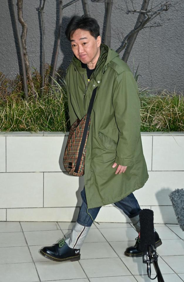 ホリプロ本社に出社したスピードワゴン・小沢一敬（撮影・持木克友）