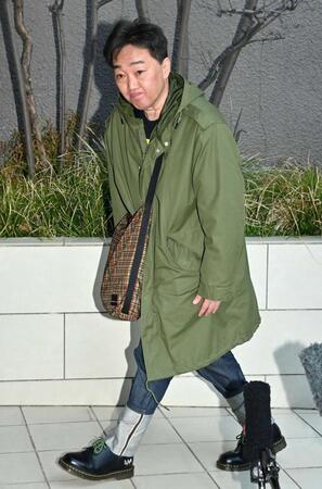 　ホリプロ本社に出社したスピードワゴン・小沢一敬（撮影・持木克友）