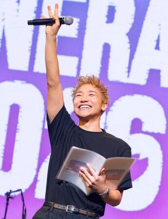 イベントで笑顔を見せる小森隼©ＳＣＨＯＯＬ　ＯＦ　ＬＯＣＫ！　２０ｔｈ　Ａｎｎｉｖｅｒｓａｒｙ　ＭＹ　ＧＥＮＥＲＡＴＩＯＮ　２０２６　ｓｕｐｐｏｒｔｅｄ　ｂｙ　マイナビ