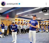 エドマンとのルービックキューブ対決で勝利したドライヤー。インスタグラム＠ｊａｃｋｄｒｅｙｅｒ８６（１月１日付）より