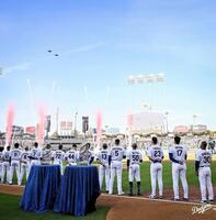 ２６日、本拠地で開幕を迎えたドジャース（ロサンゼルス・ドジャース提供）