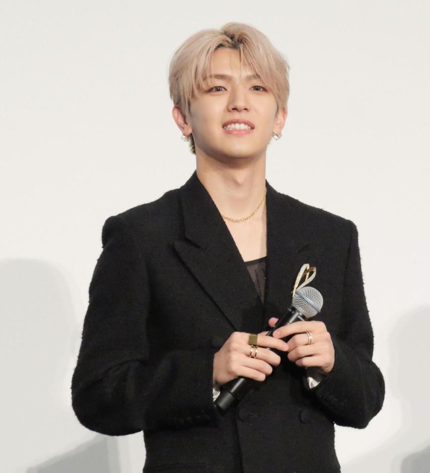 舞台あいさつを行った高塚大夢