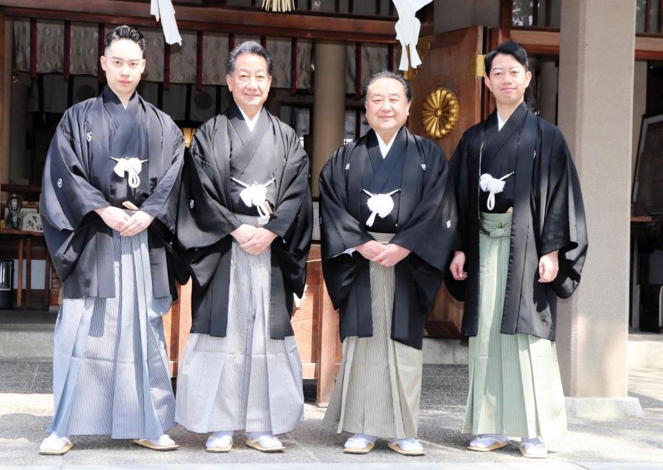 坂田藤十郎七回忌追善顕彰祭に参列した（左から）中村虎之介、中村扇雀、中村鴈治郎、中村壱太郎