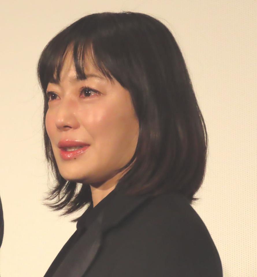 目を潤ませる菅野美穂