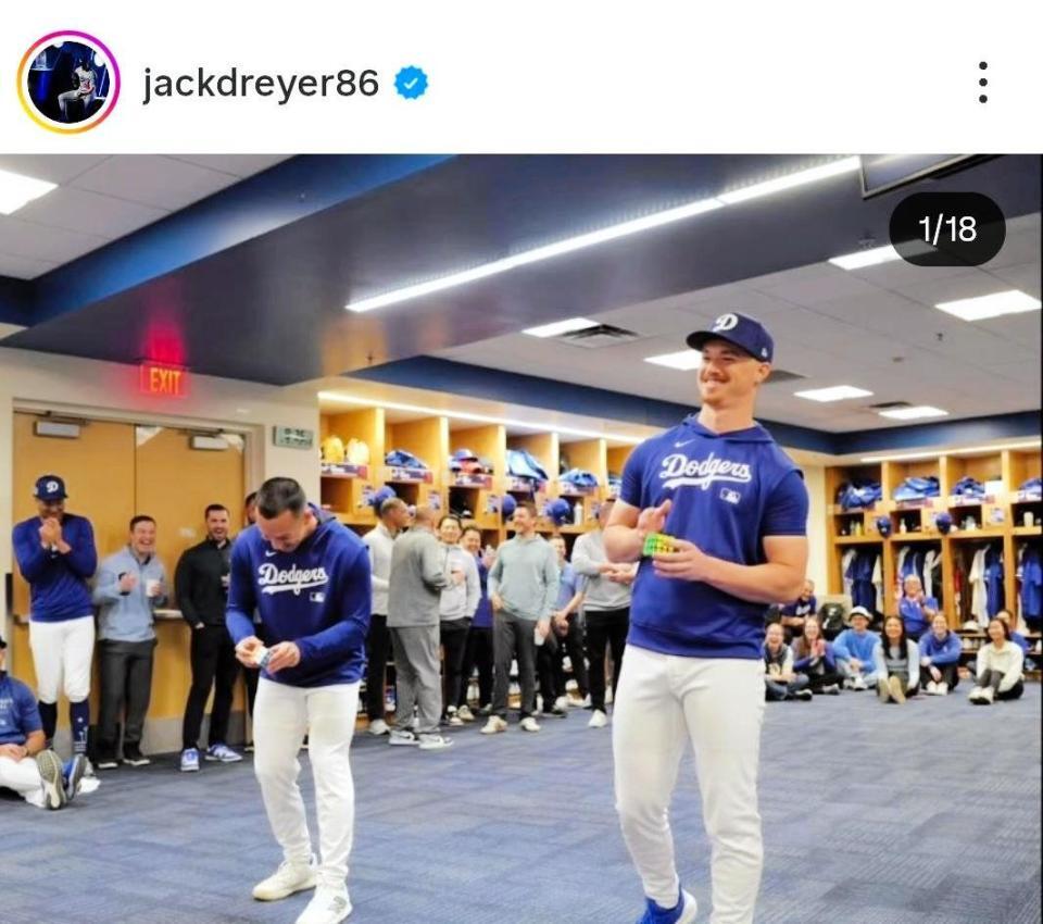 エドマンとのルービックキューブ対決で勝利したドライヤー。インスタグラム＠ｊａｃｋｄｒｅｙｅｒ８６（１月１日付）より