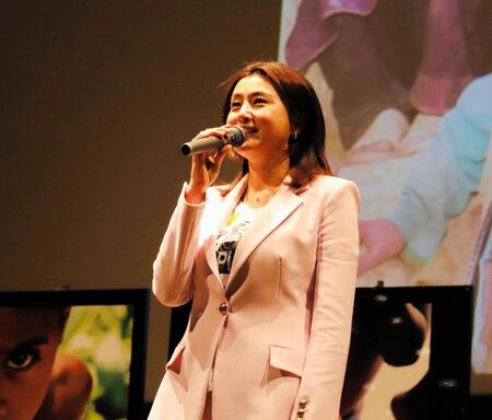 関西大千里山キャンパスで講演した藤原紀香