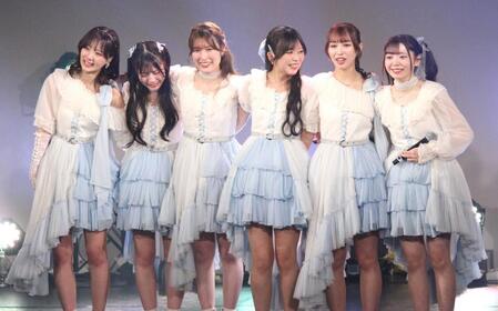 ラストライブで涙を流す（左から）ｍｙ　ｆａｖの古松華、黒瀬梨花、田中美帆、西村瑠香、川又あん奈、園田一花