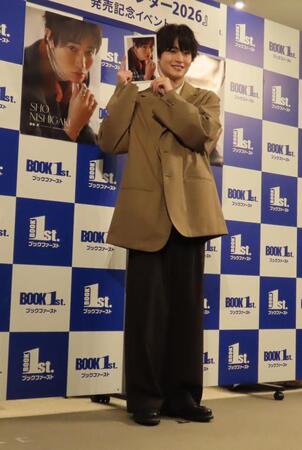 カレンダー発売記念イベントを行った西垣匠