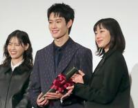 映画「９０メートル」の舞台あいさつに登壇した（左から）西野七瀬、山時聡真、菅野美穂